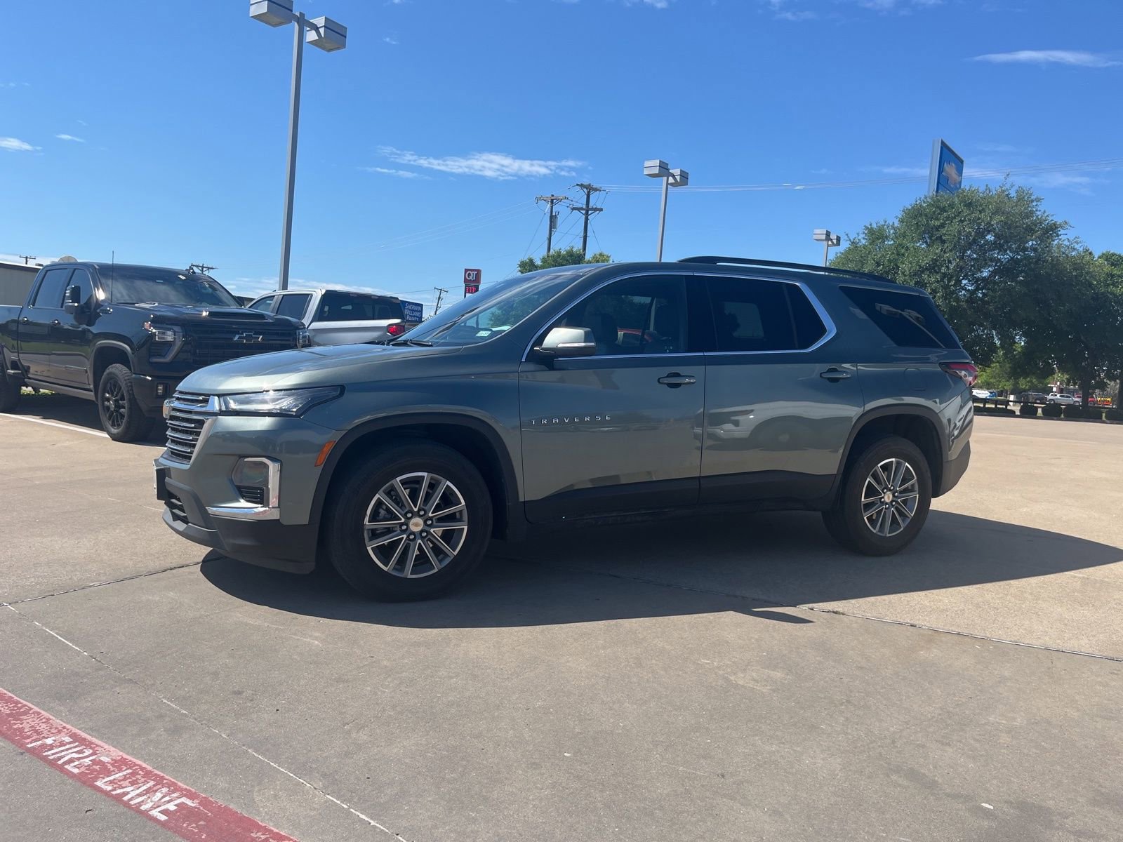 Used 2023 Chevrolet Traverse LT image 4