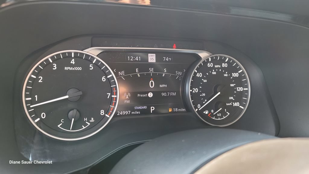 Used 2025 Nissan Pathfinder SL FWD image 19