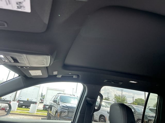 New 2026 Chevrolet Traverse LT w/ Sun and Wheel Package FWD image 17
