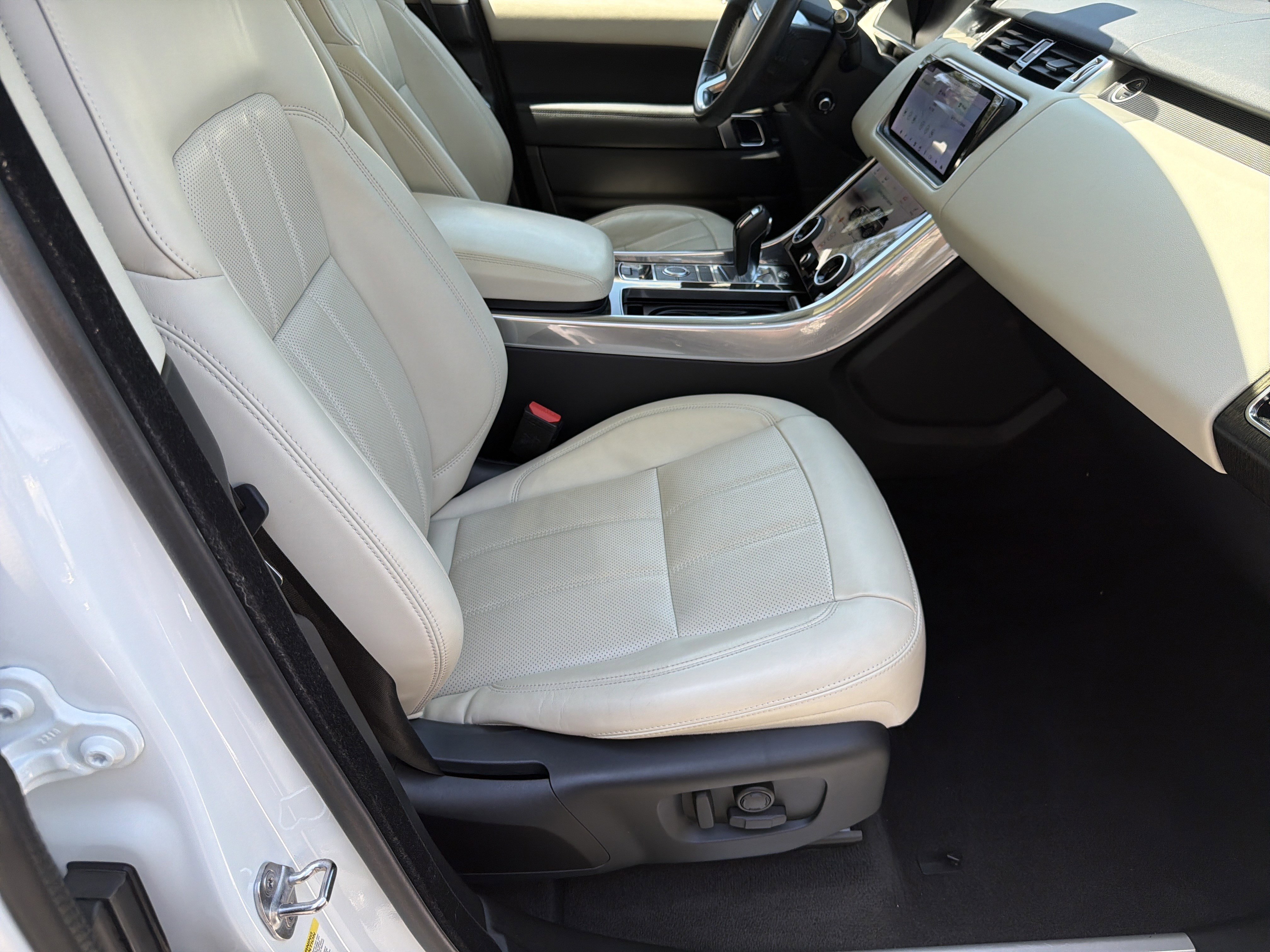 Used 2018 Land Rover Range Rover Sport HSE AWD/4WD image 24