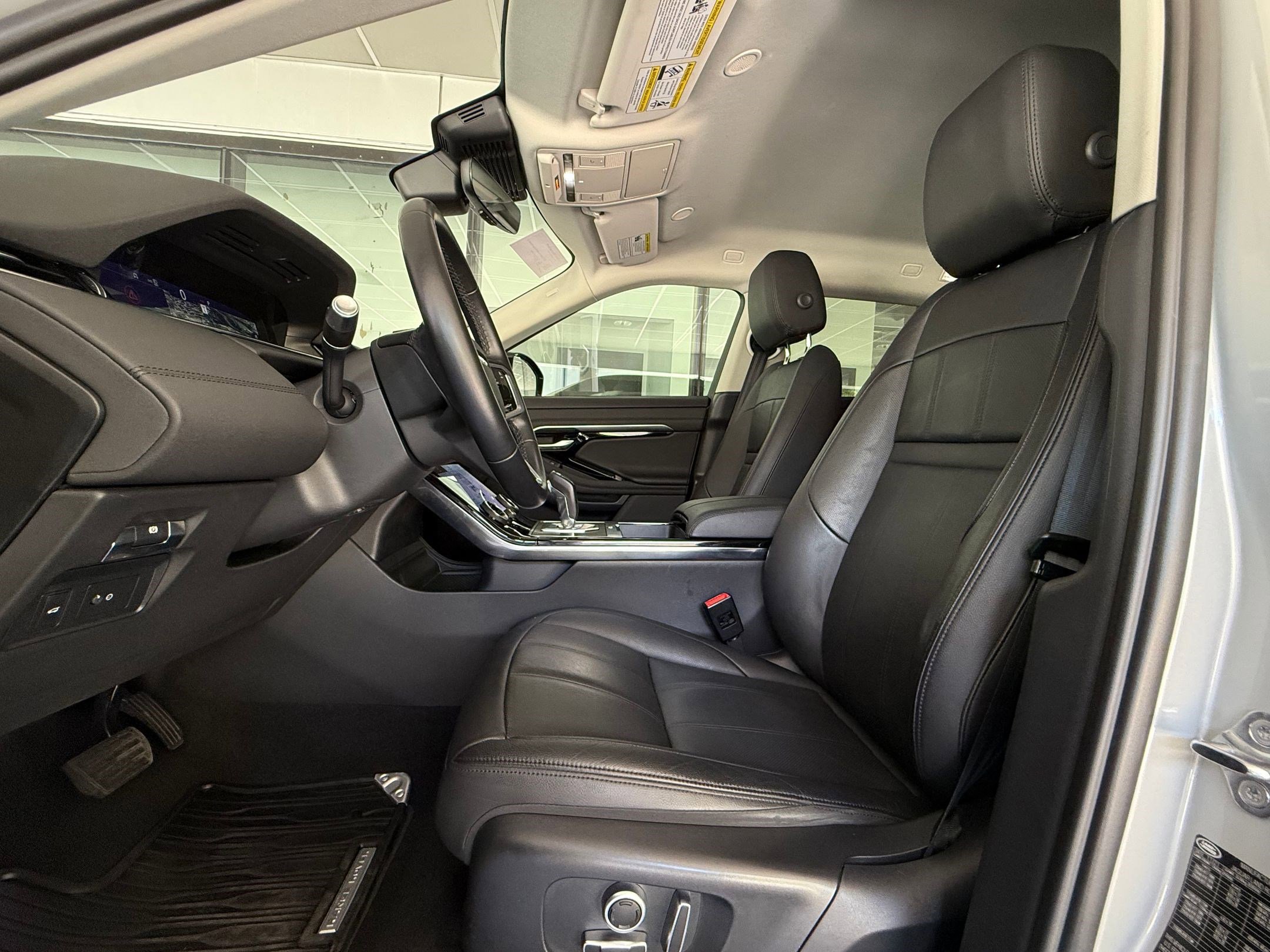 Used 2022 Land Rover Range Rover Evoque SE image 5