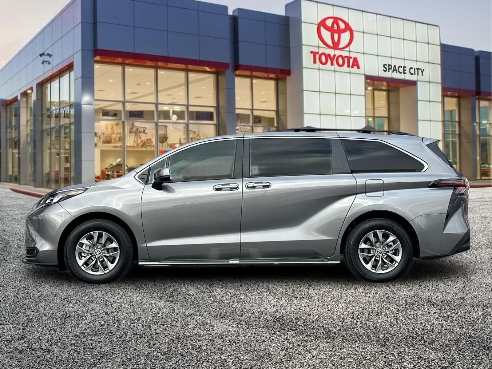 New 2026 Toyota Sienna XLE FWD image 3