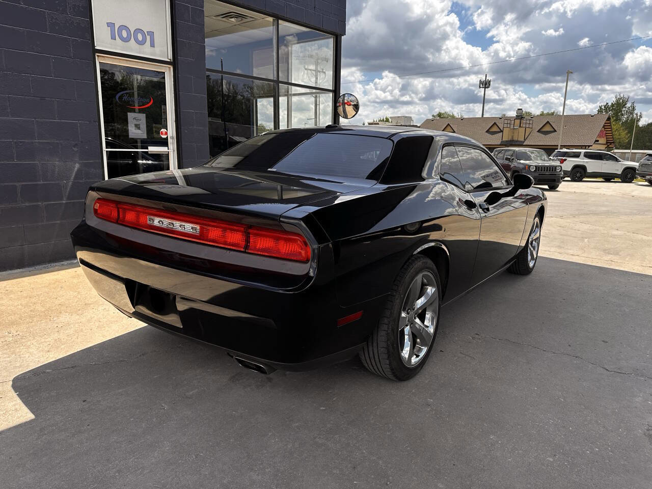 Used 2012 Dodge Challenger SXT image 8