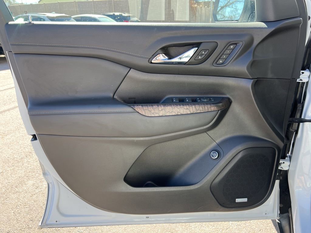 Used 2023 GMC Acadia Denali w/ Denali Ultimate Package image 9