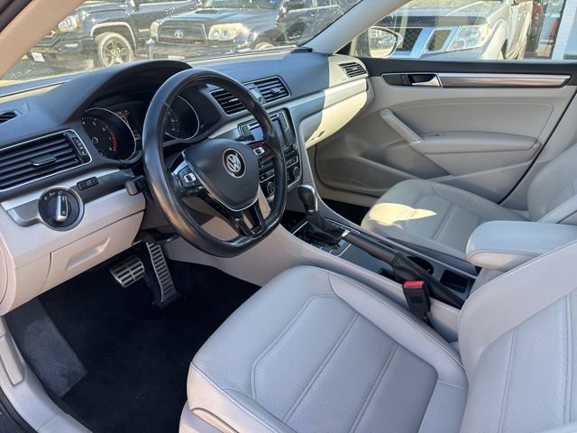 Used 2017 Volkswagen Passat 1.8T R-Line w/ R-Line Lighting Package image 14