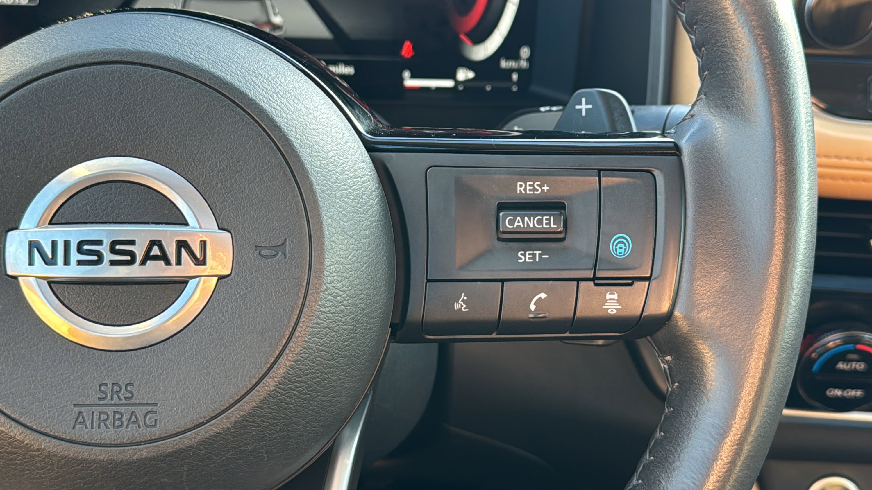 Used 2021 Nissan Rogue Platinum image 11