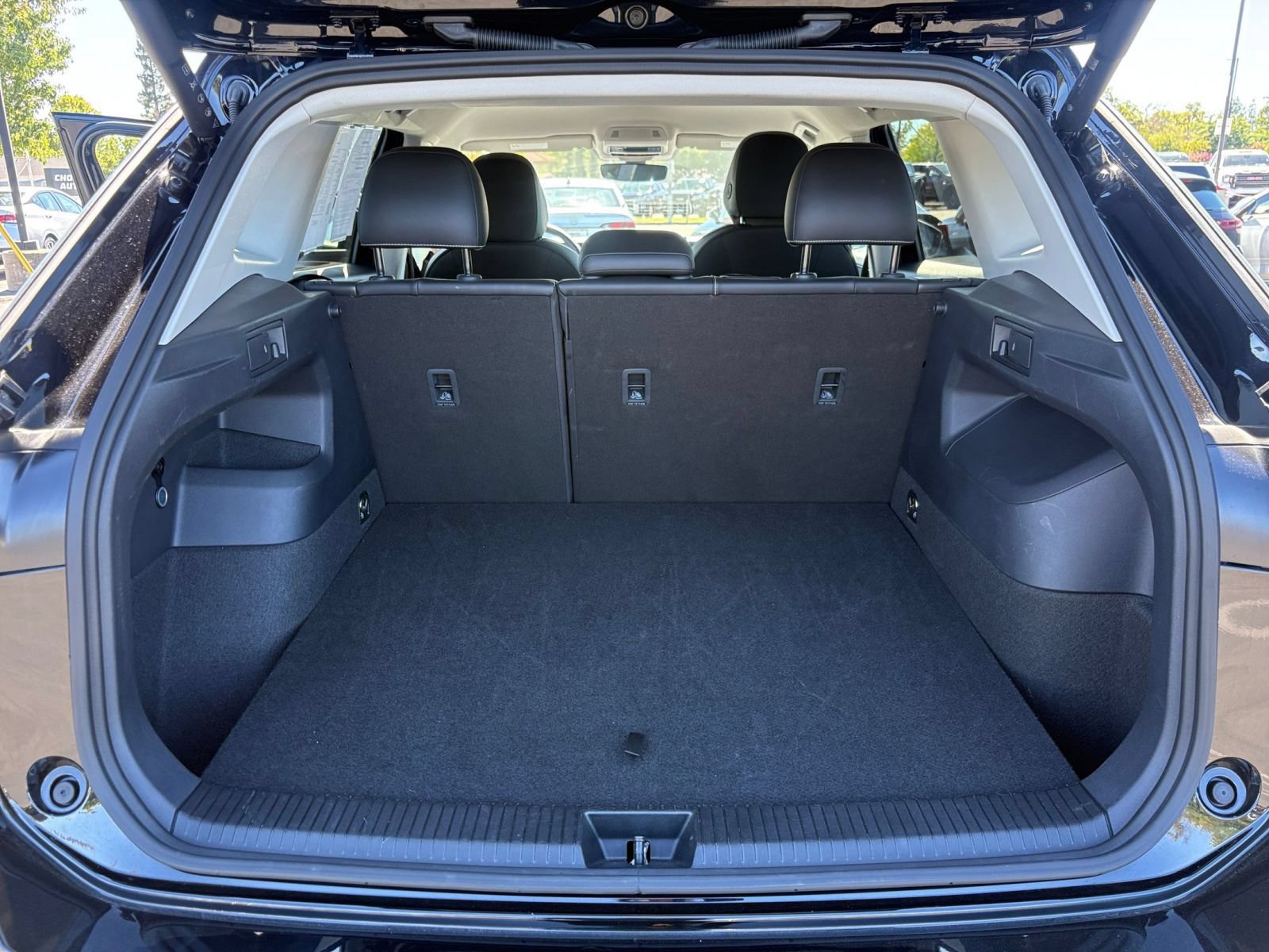 Used 2026 Volkswagen Tiguan SE FWD image 33