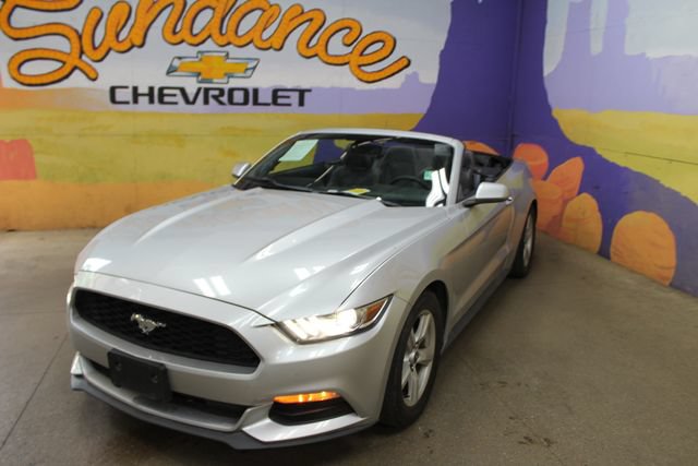 Used 2016 Ford Mustang Convertible RWD image 4