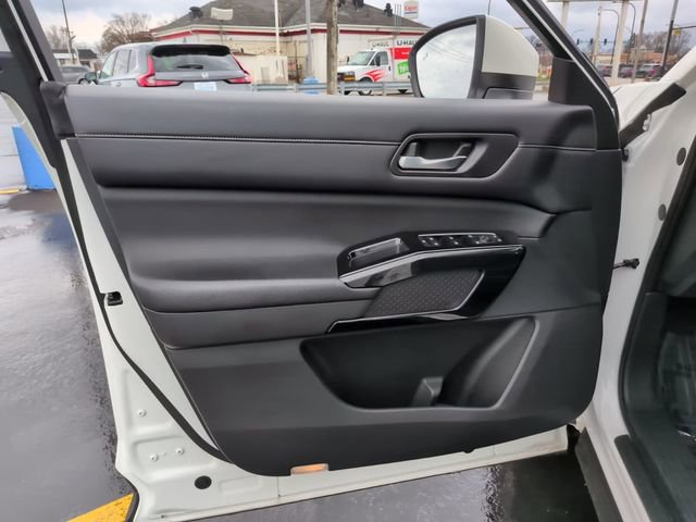 Used 2022 Nissan Pathfinder SV image 18