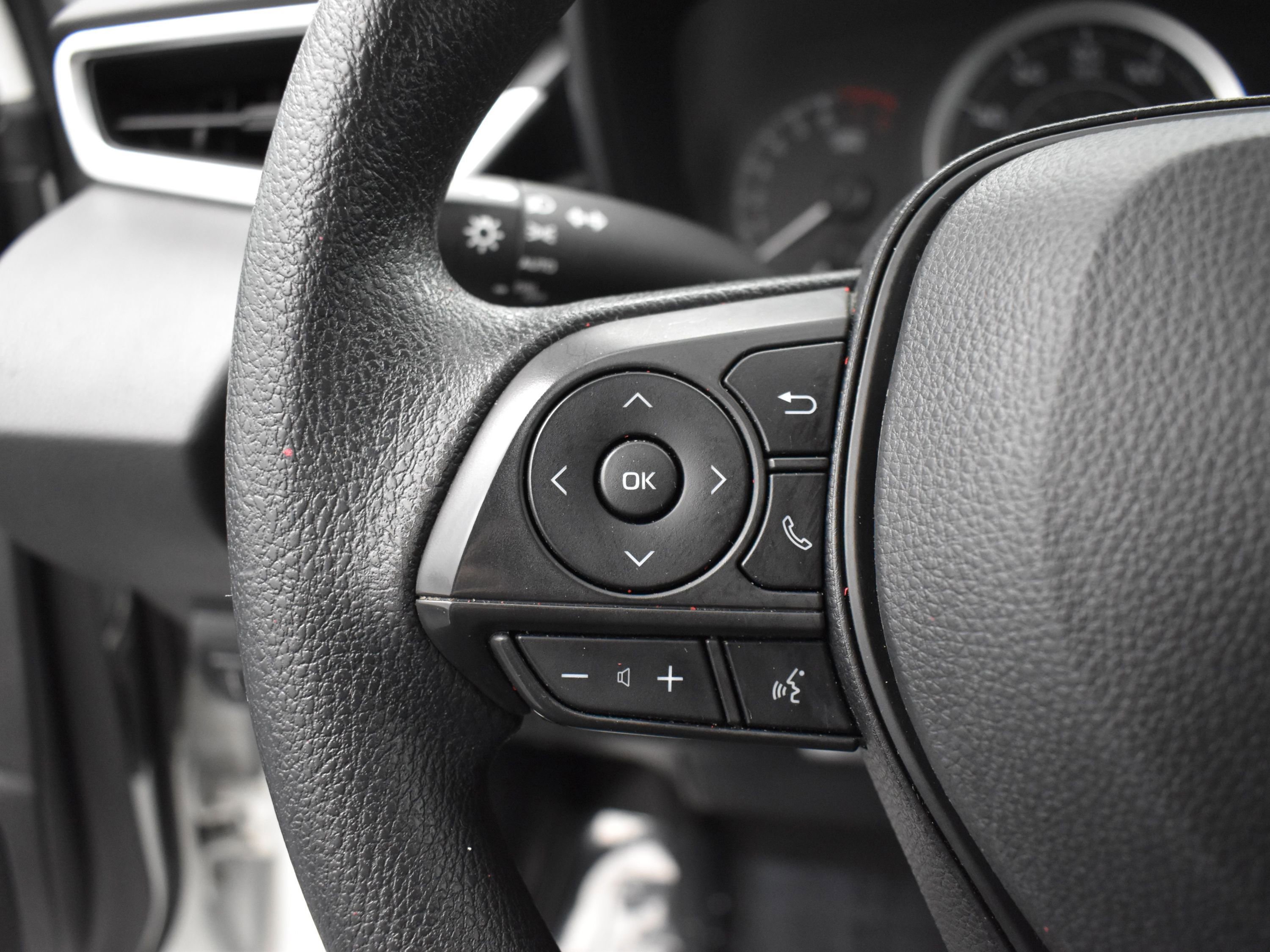 Used 2020 Toyota Corolla LE image 5