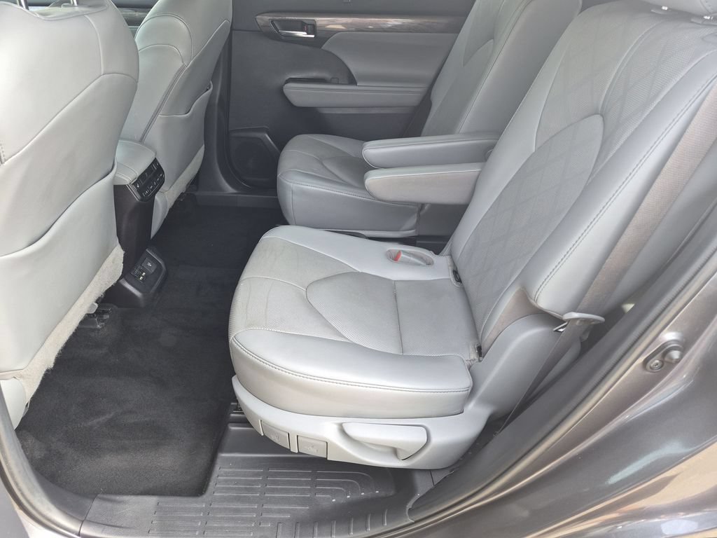 Used 2021 Toyota Highlander Platinum AWD/4WD image 36