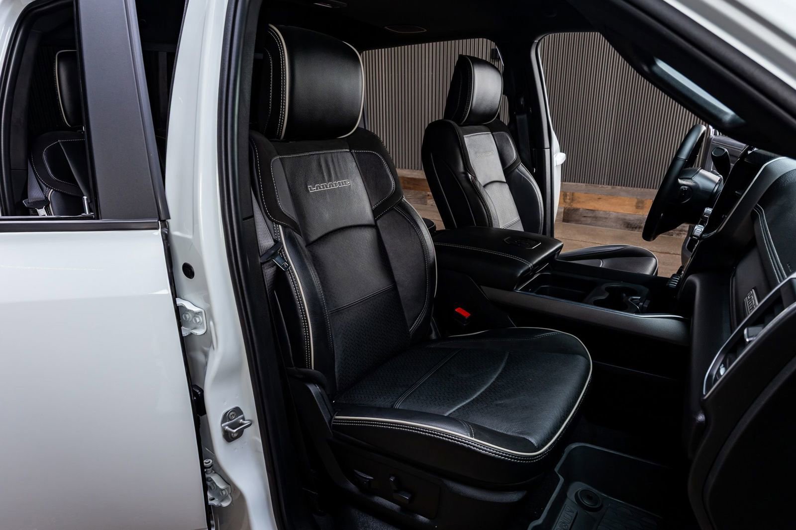 Used 2024 RAM 3500 Laramie w/ Night Edition AWD/4WD image 30