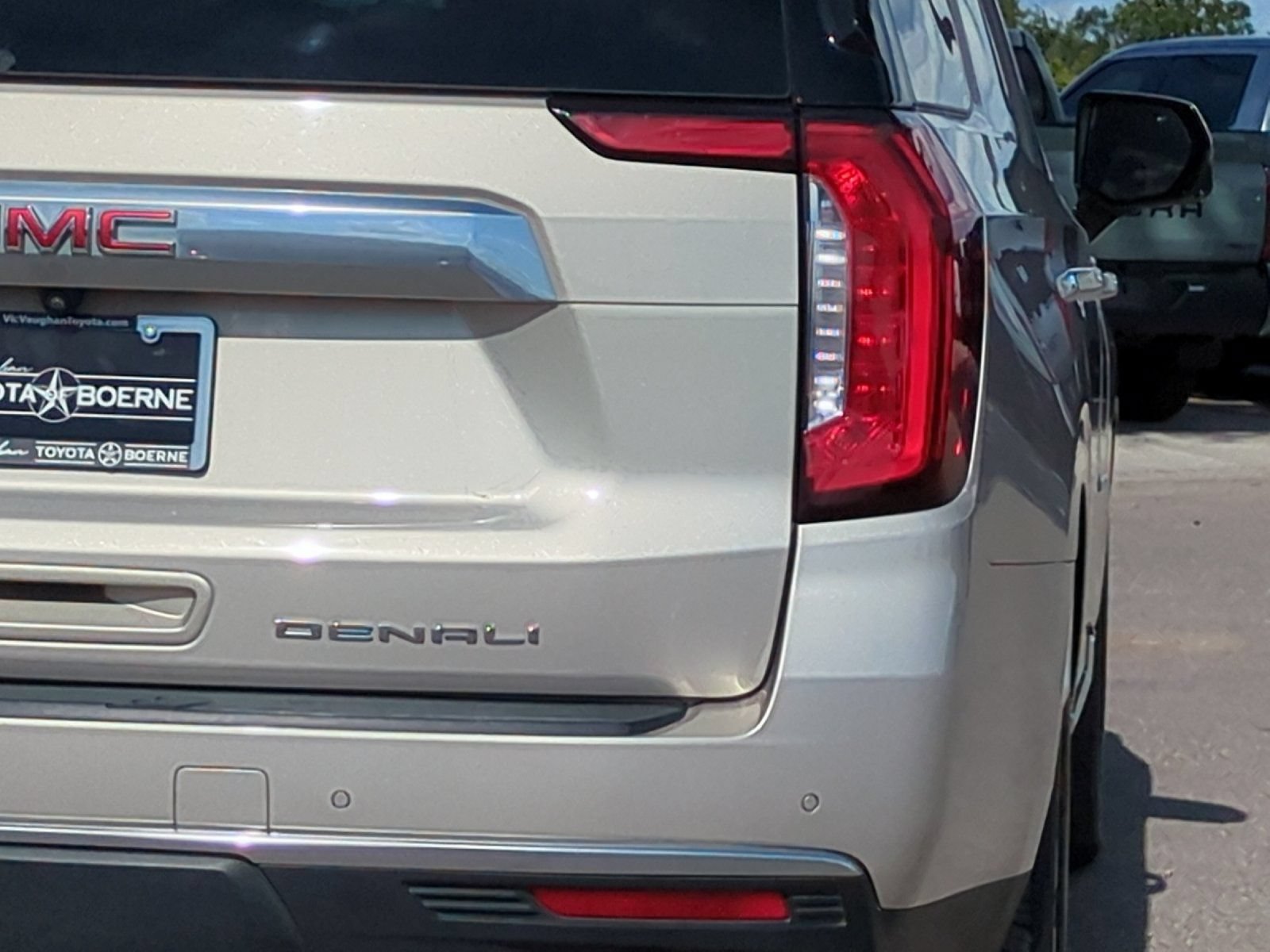 Used 2023 GMC Yukon Denali AWD/4WD image 6
