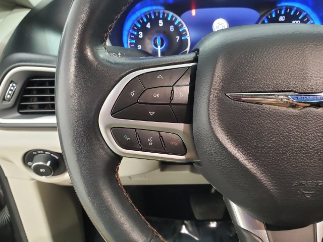Used 2020 Chrysler Pacifica Touring-L Plus w/ Advanced Safetytec Group FWD image 25