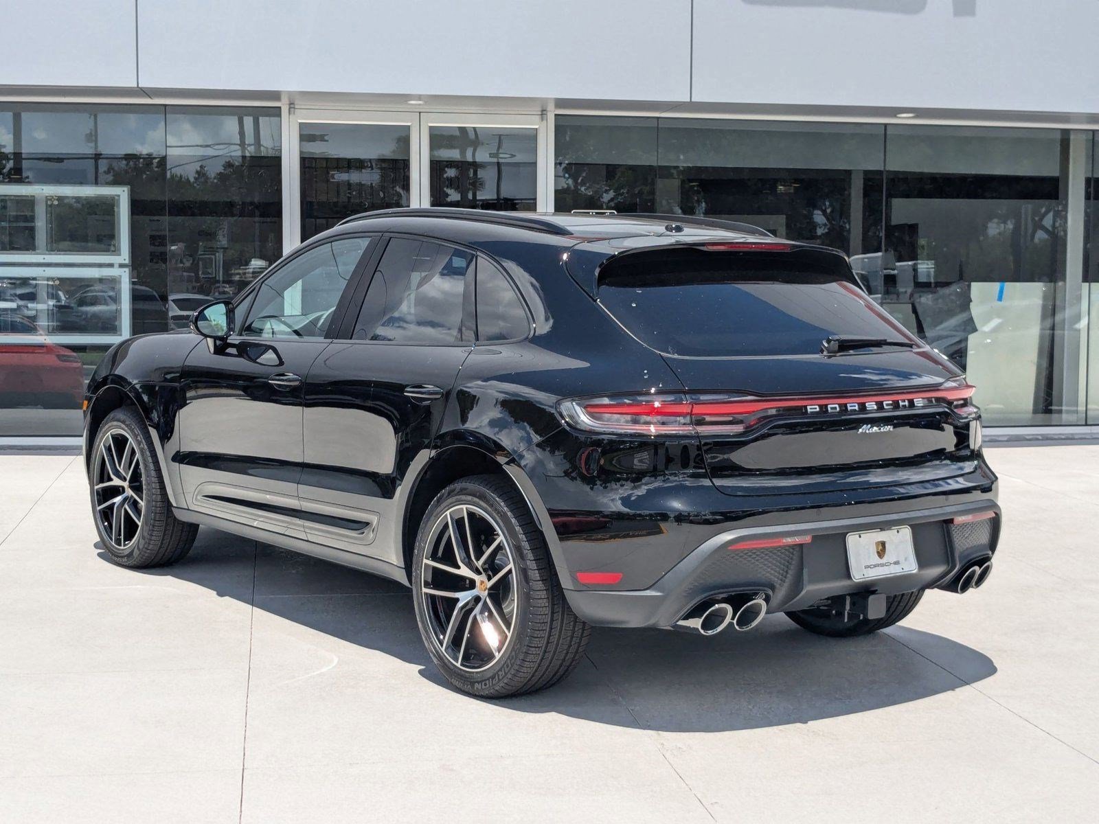 Certified 2025 Porsche Macan image 3