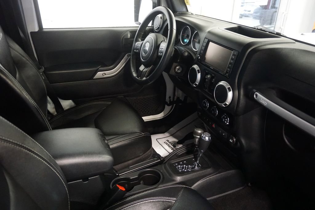 Used 2015 Jeep Wrangler Unlimited Rubicon w/ Dual Top Group image 22