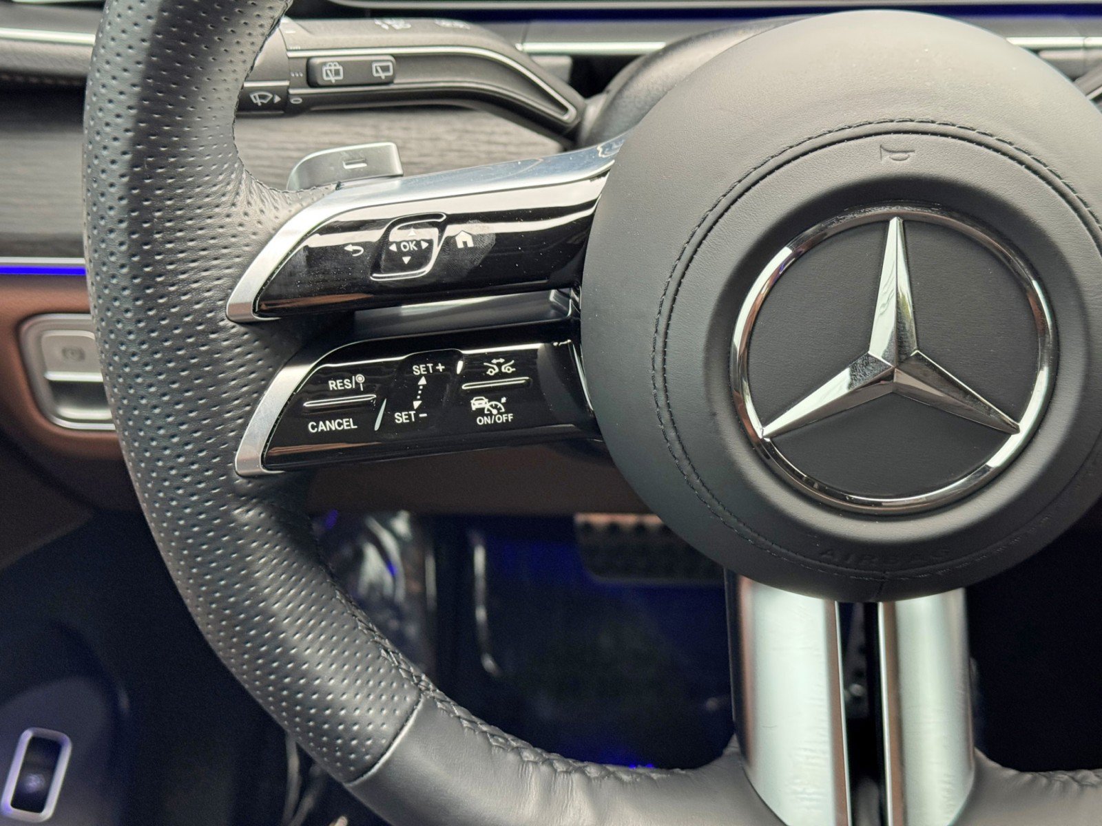 Used 2026 Mercedes-Benz GLS 580 4MATIC w/ Night Package image 23
