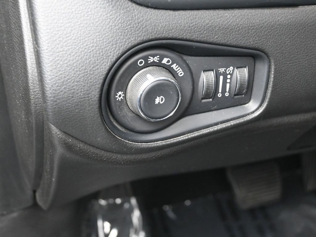 Used 2021 Jeep Renegade Latitude w/ Luxury Group II image 13