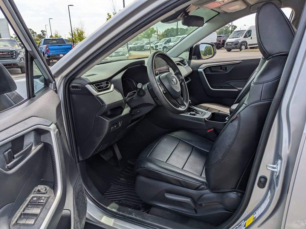 Used 2024 Toyota RAV4 LE AWD/4WD image 31