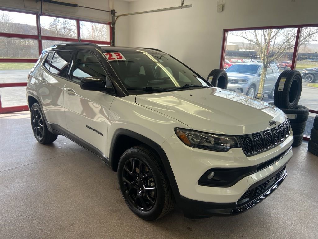 Used 2023 Jeep Compass Altitude w/ Sun and Sound Group image 1