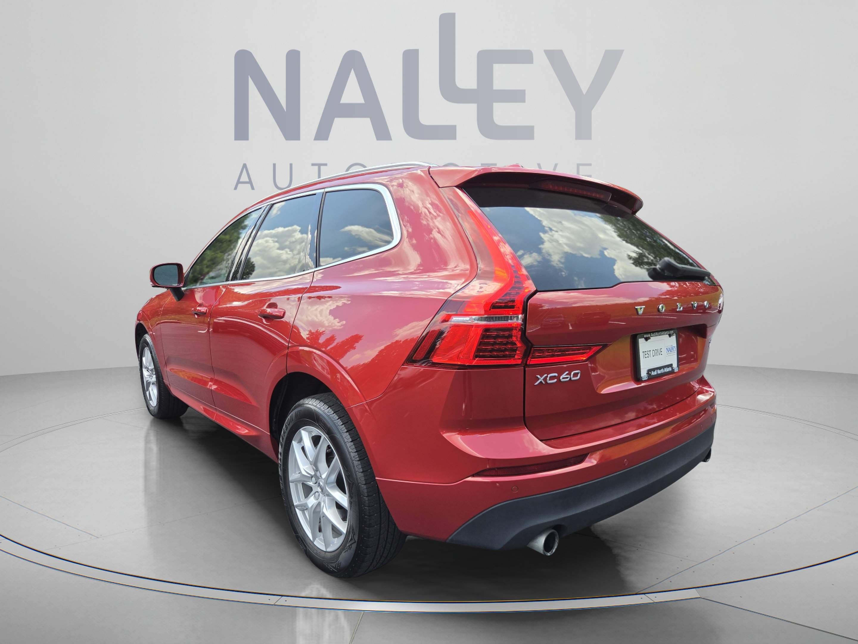 Used 2020 Volvo XC60 T5 Momentum FWD image 3