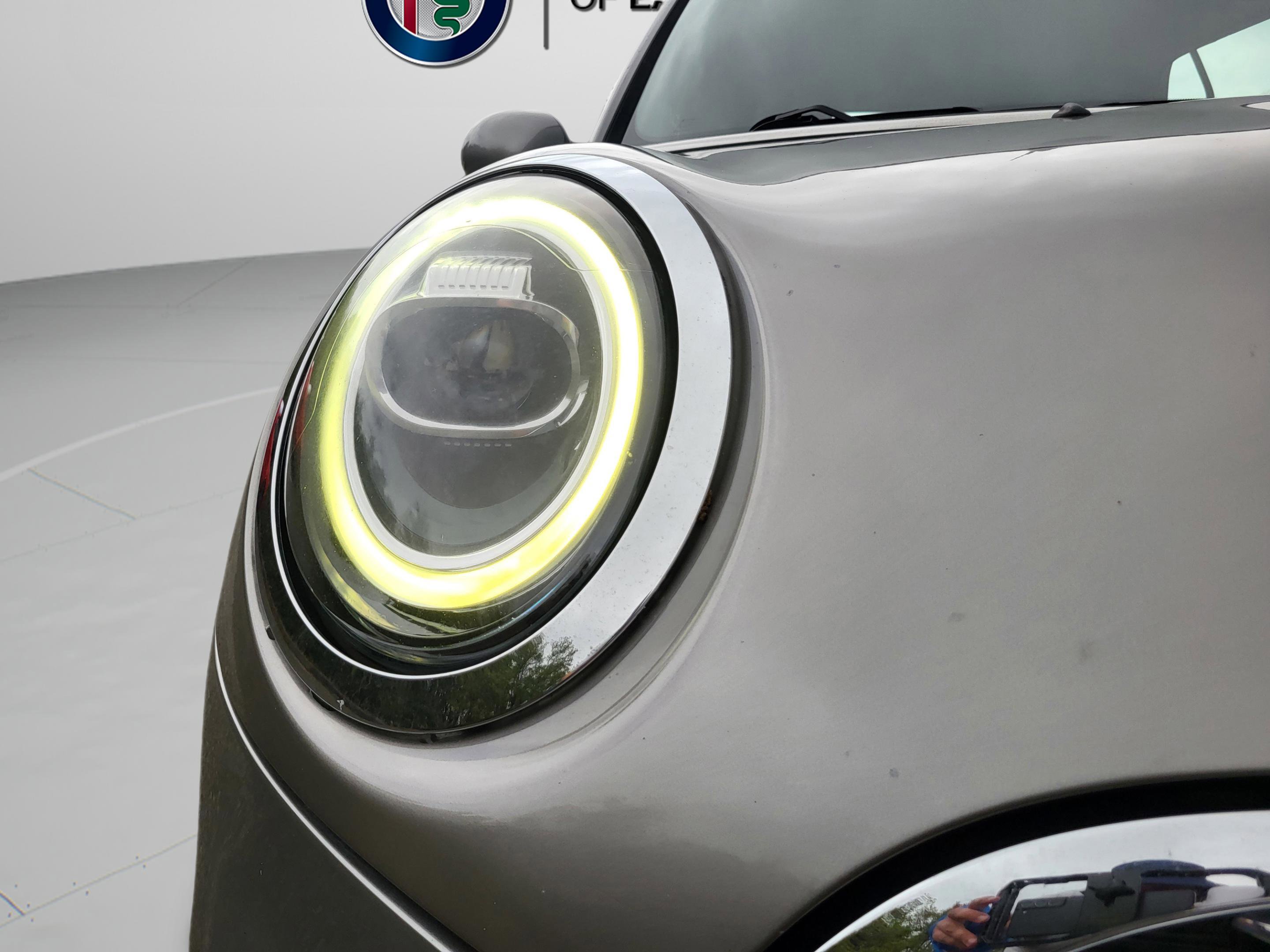 Used 2019 MINI Cooper Convertible w/ Premium Package image 17