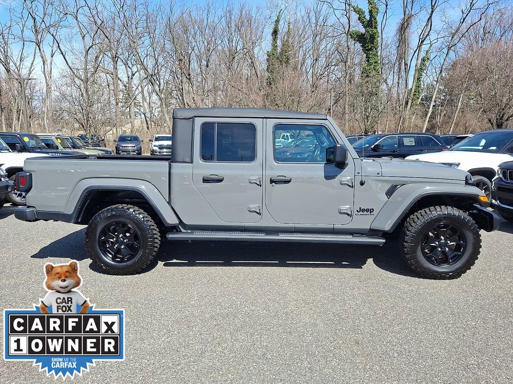 Used 2022 Jeep Gladiator Willys AWD/4WD image 7