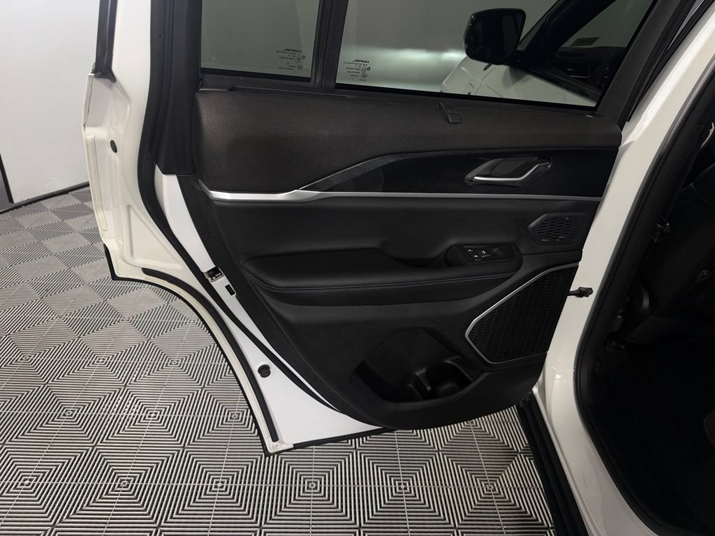 Used 2023 Jeep Grand Cherokee Trailhawk w/ Luxury Tech Group III AWD/4WD image 28