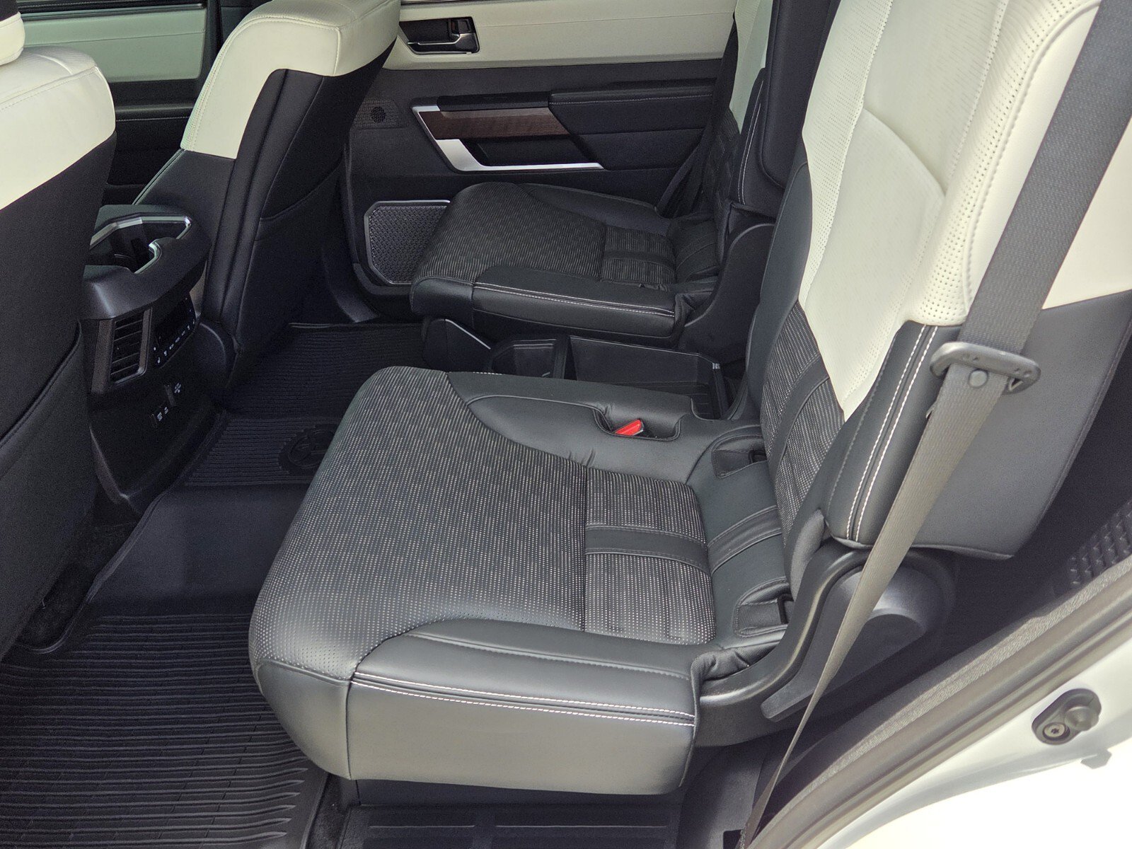 Used 2025 Toyota Sequoia Capstone AWD/4WD image 5