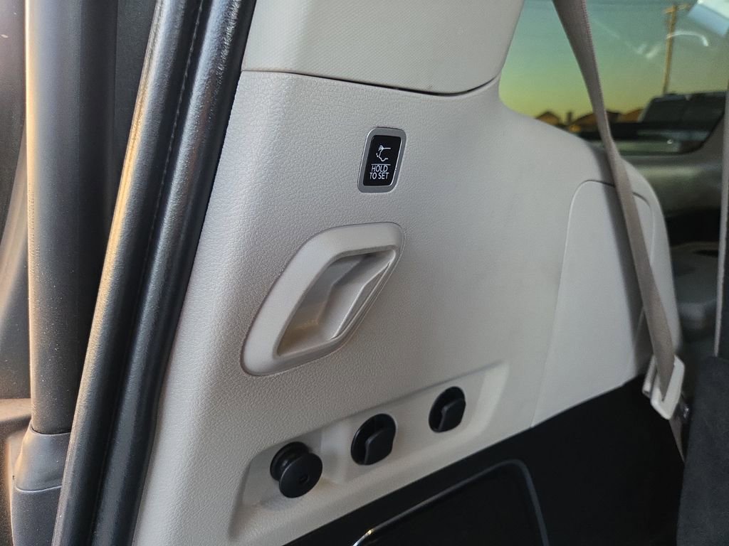 Used 2023 Jeep Wagoneer 2WD w/ Premium Group I image 9