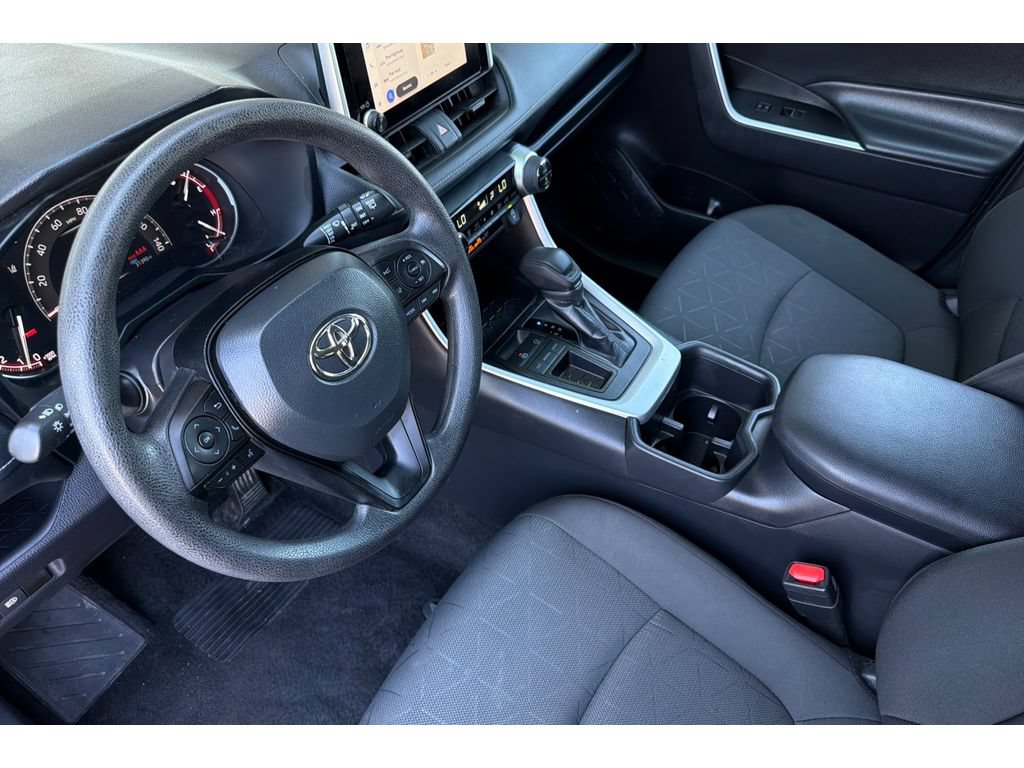 Used 2025 Toyota RAV4 XLE FWD image 10