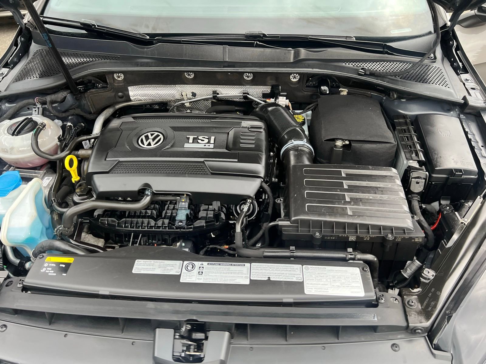 Used 2017 Volkswagen Golf R 4-Door AWD/4WD image 32