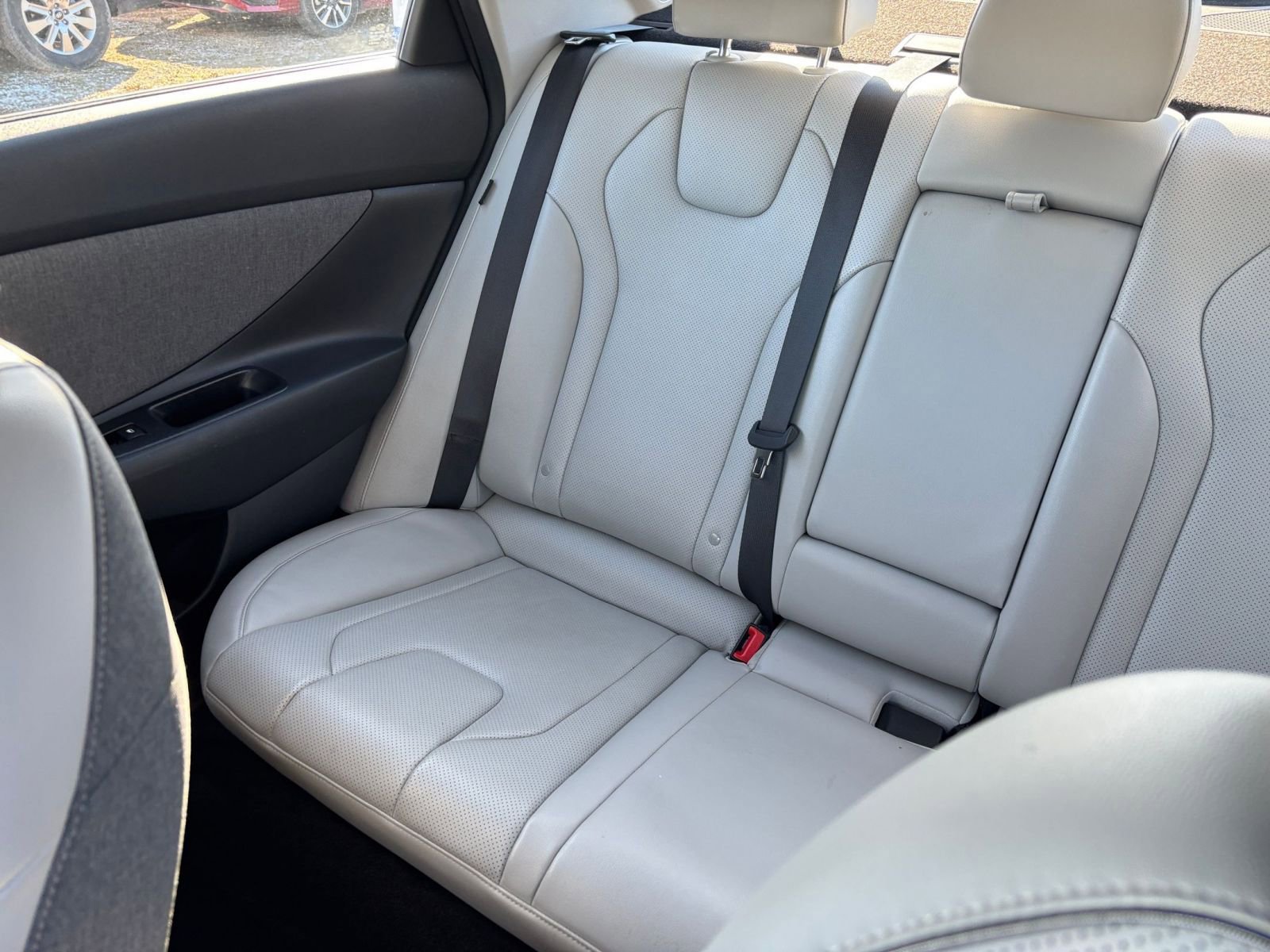 Used 2025 Hyundai Elantra Limited image 42