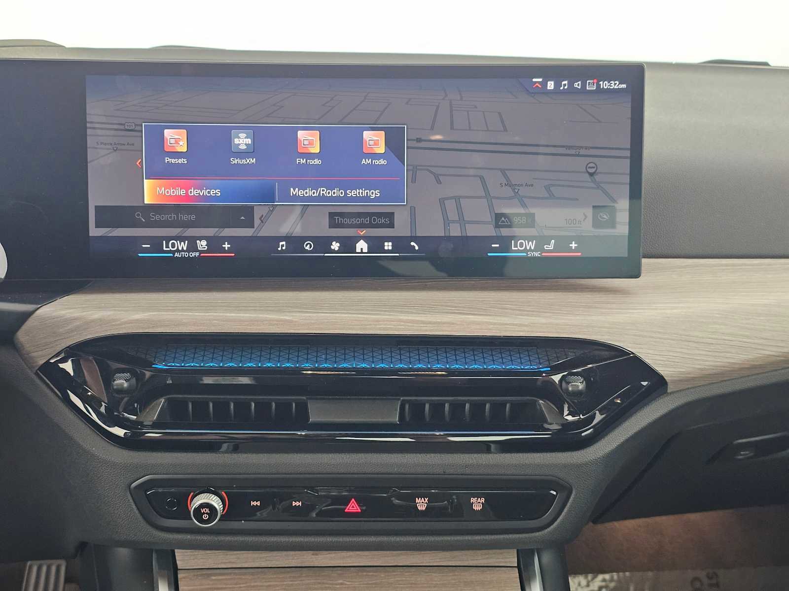 Used 2025 BMW 430i Coupe w/ Premium Package image 23