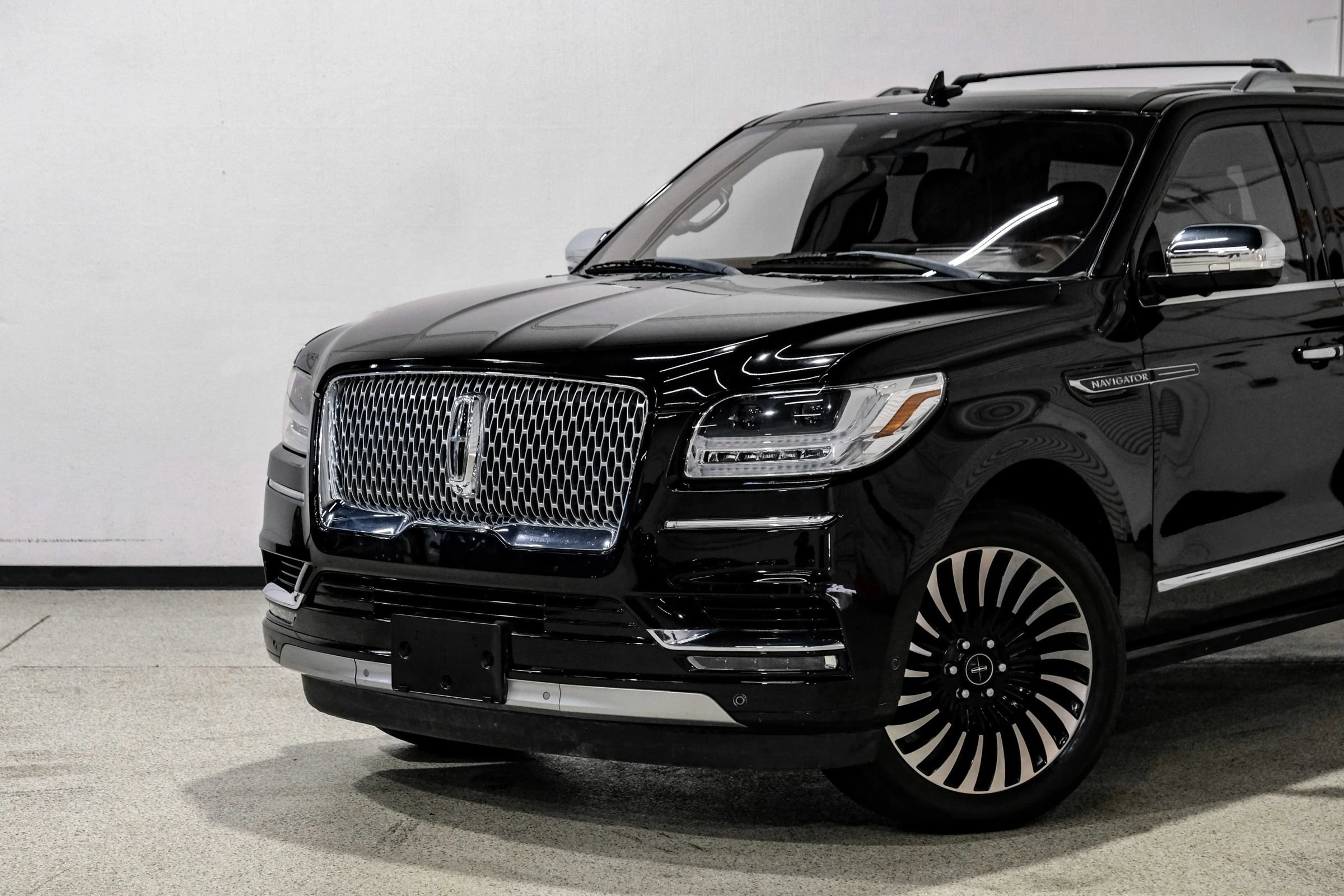 Used 2018 Lincoln Navigator Black Label w/ Cargo Package AWD/4WD image 12