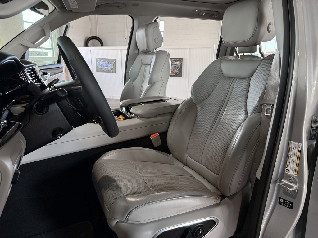 Used 2023 Jeep Wagoneer Base w/ Premium Group I image 21