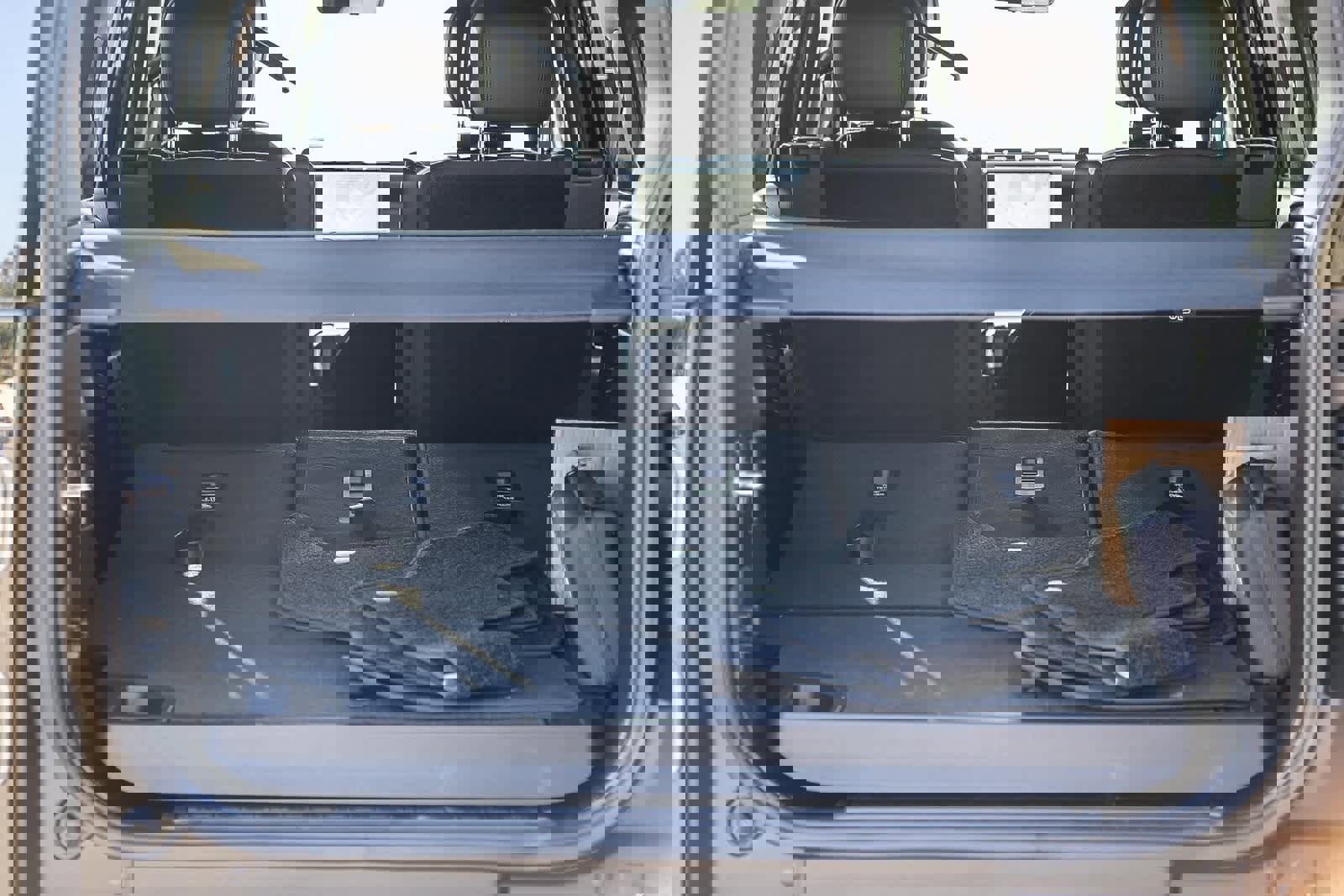 New 2025 Land Rover Defender 130 V8 image 25