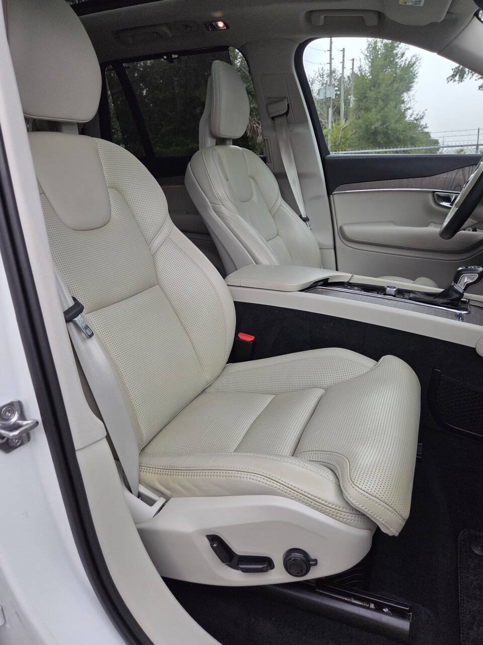 Used 2021 Volvo XC90 T6 Inscription w/ Protection Package Premier AWD/4WD image 9