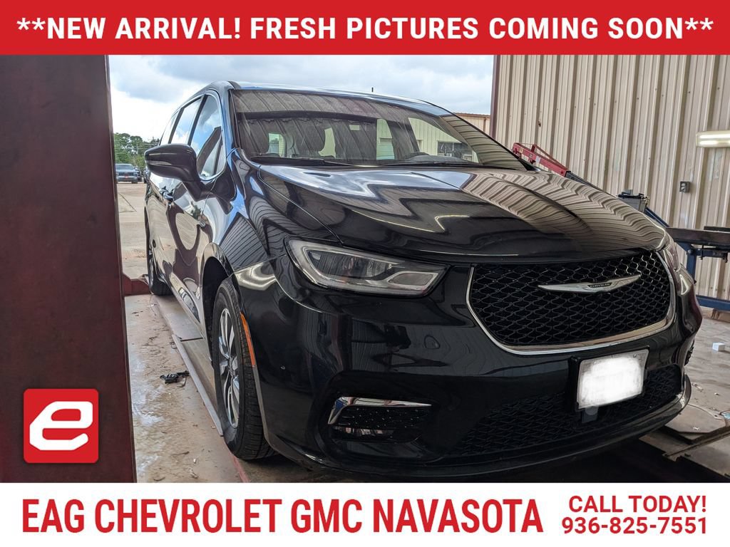 Used 2023 Chrysler Pacifica Touring-L FWD image 1