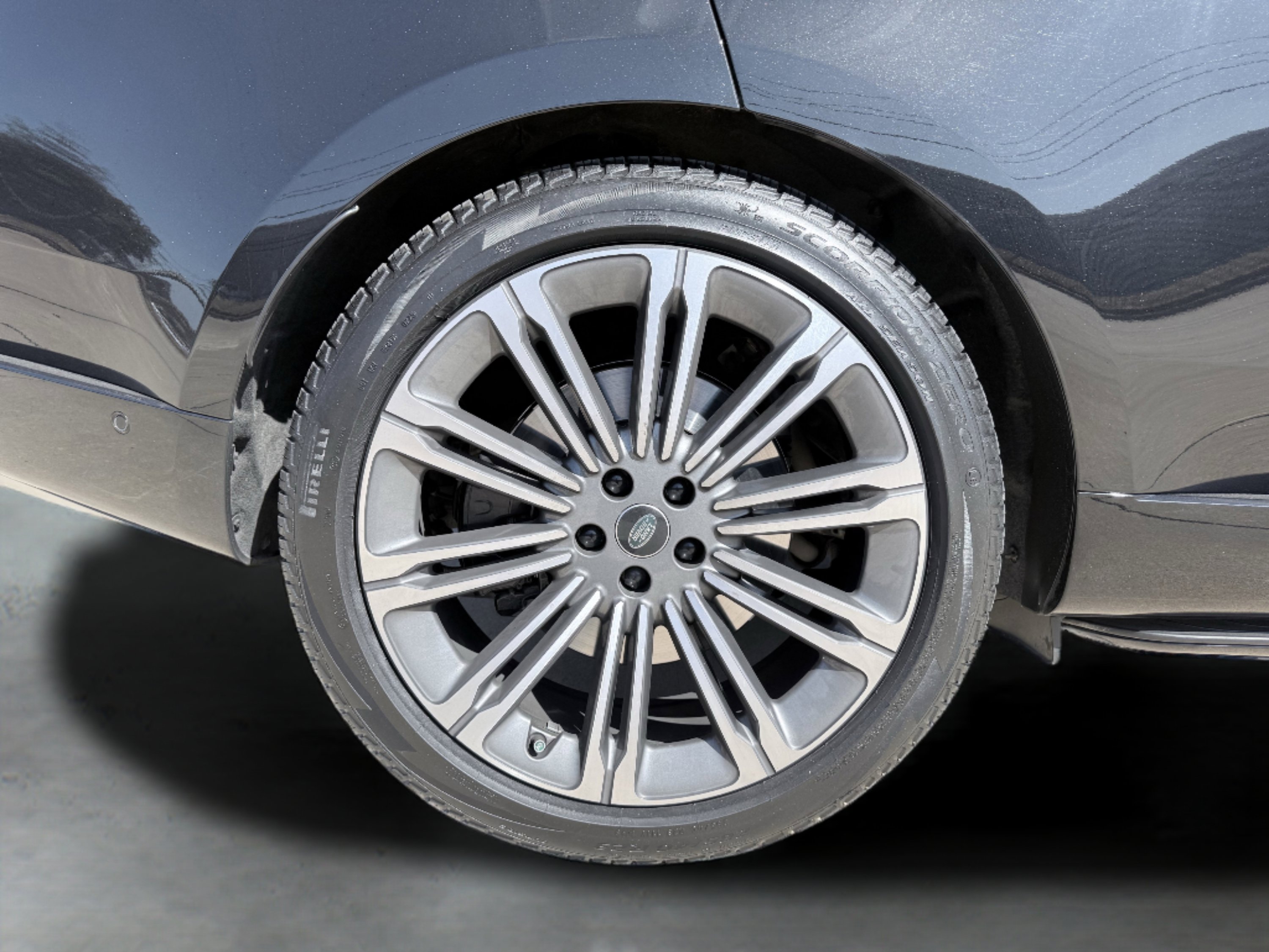 Used 2023 Land Rover Range Rover Long Wheelbase Autobiography image 13