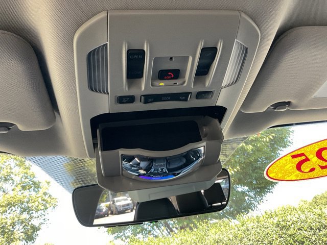 Used 2025 Toyota Highlander XLE FWD image 33