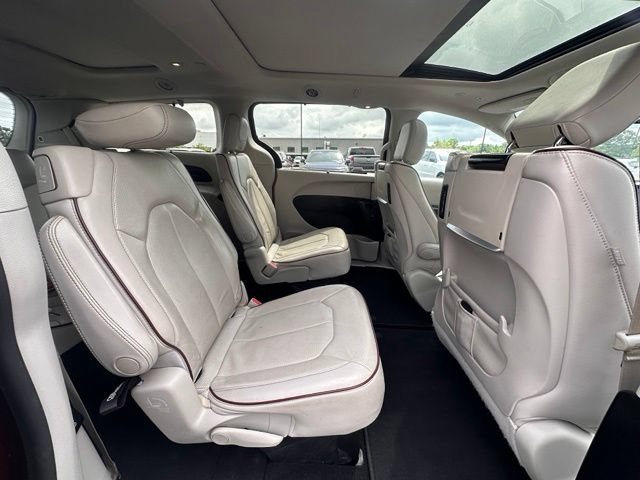 Used 2019 Chrysler Pacifica Limited w/ Tire & Wheel Group FWD image 33