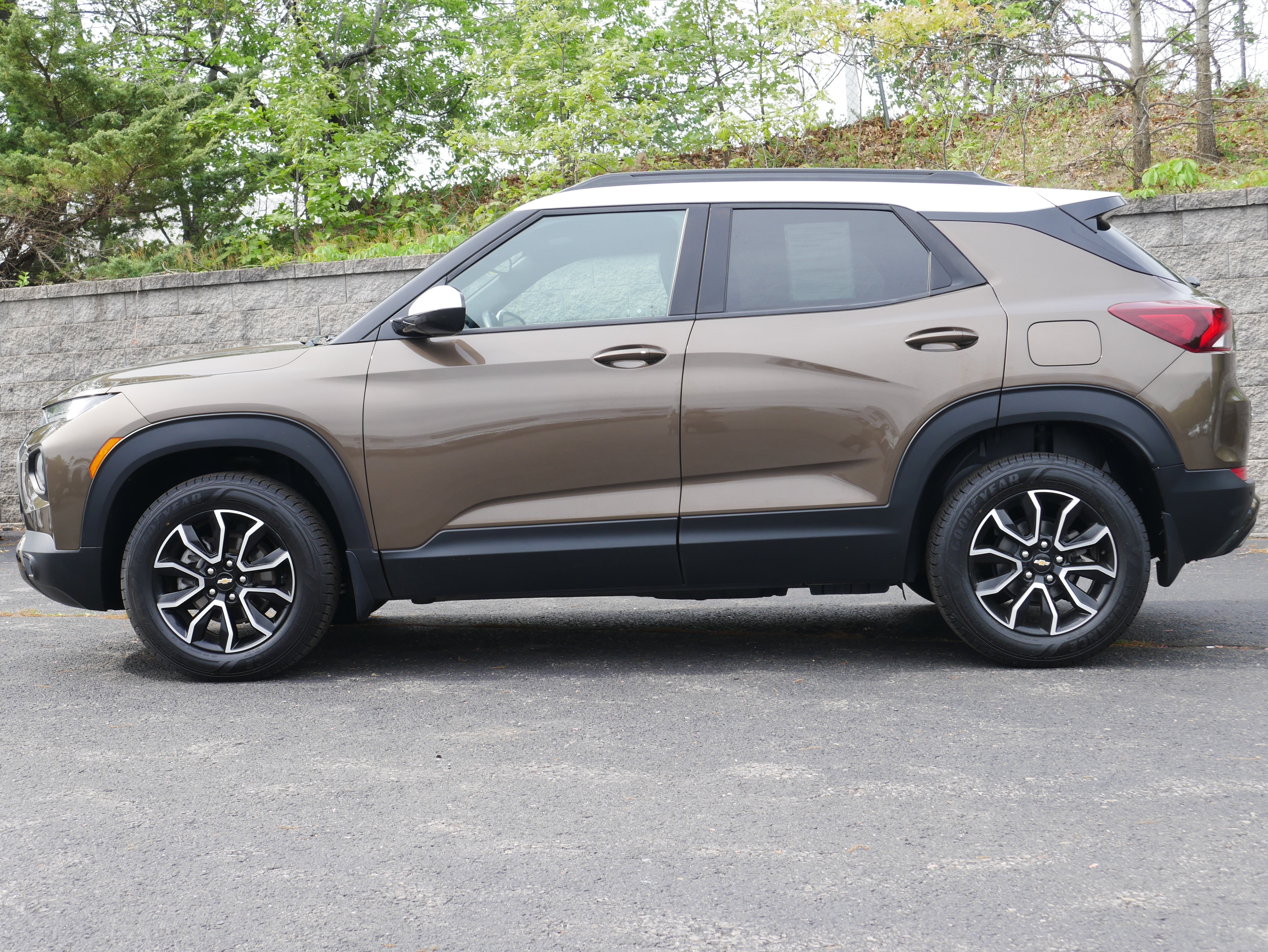 Certified 2021 Chevrolet TrailBlazer ACTIV w/ Technology Package AWD/4WD image 3