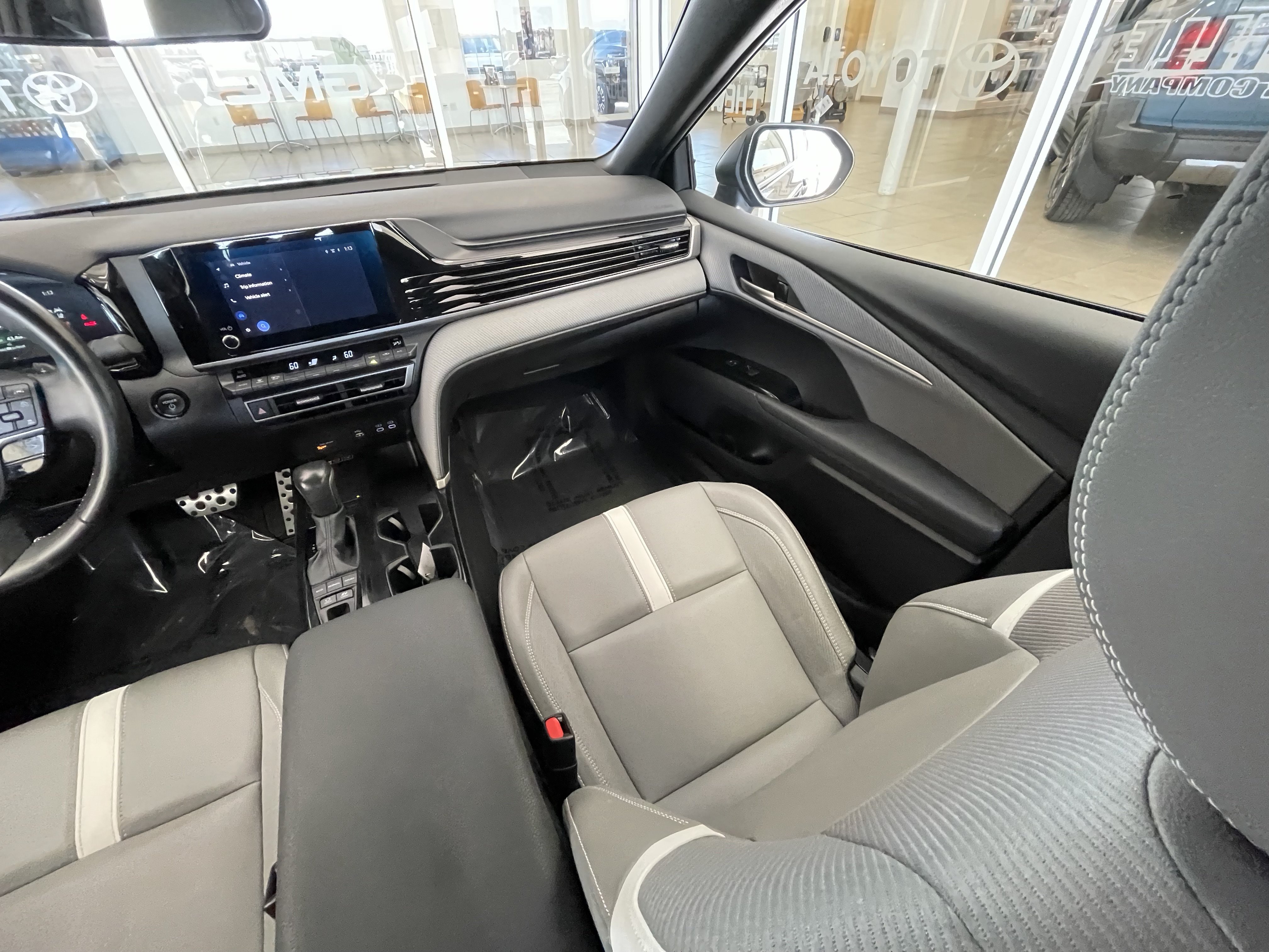 Used 2025 Toyota Camry SE FWD image 22