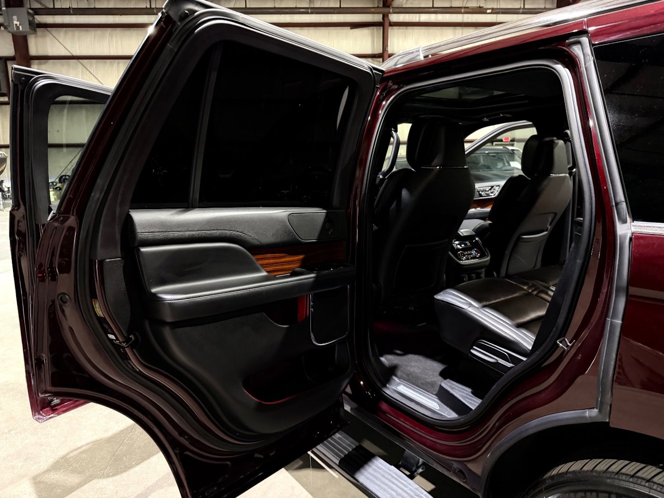 Used 2019 Lincoln Navigator Select w/ Technology Package RWD image 16