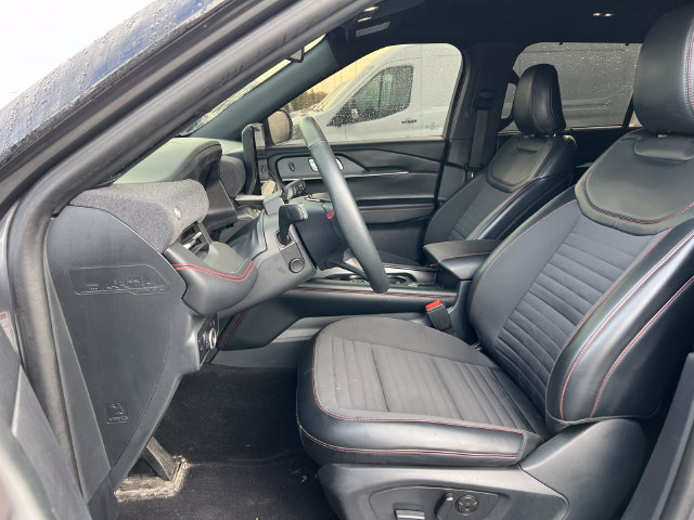 Used 2025 Ford Explorer ST-Line w/ Premium Package AWD/4WD image 4