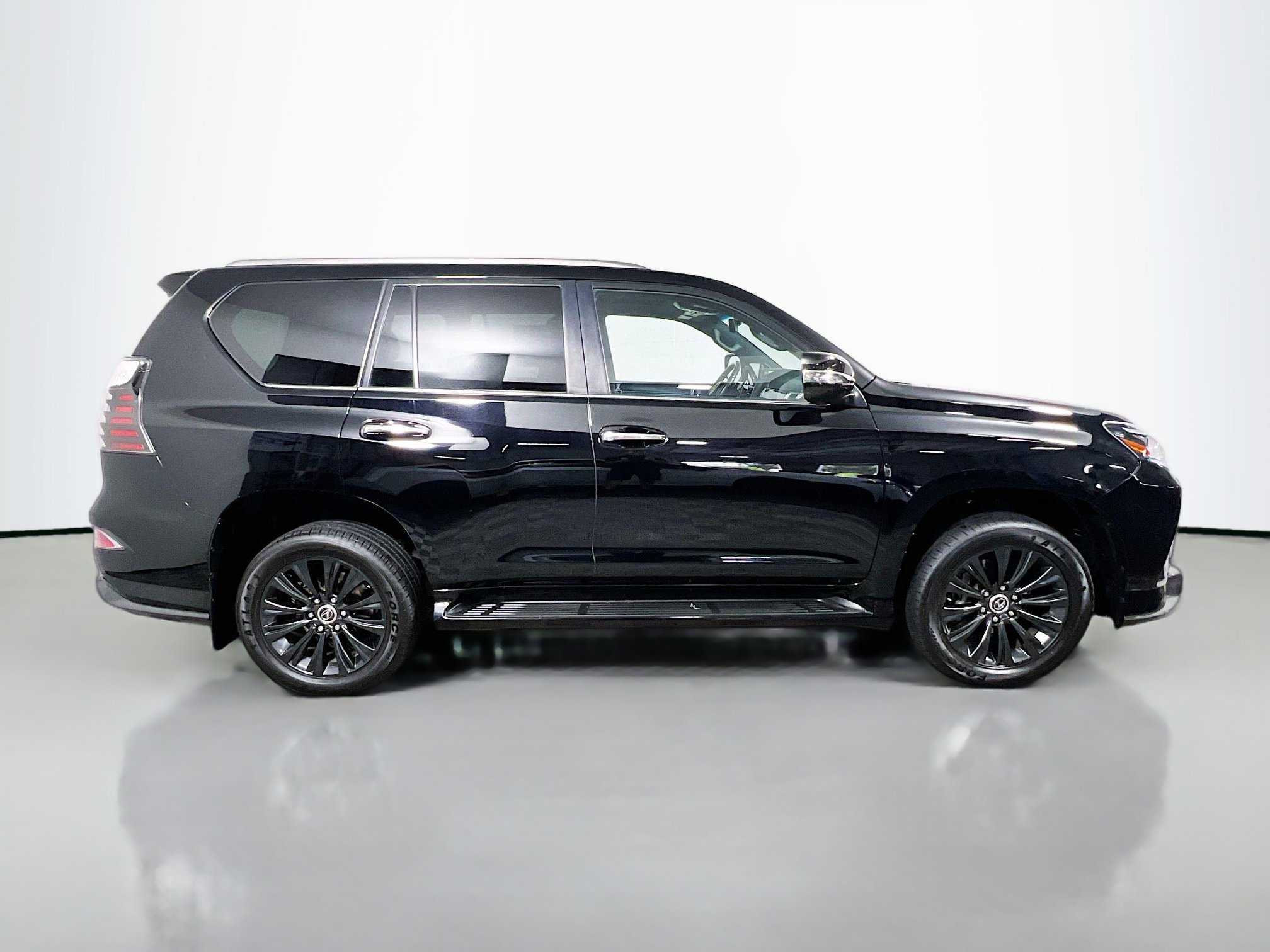 Used 2023 Lexus GX 460 Premium w/ Accessory Package image 3