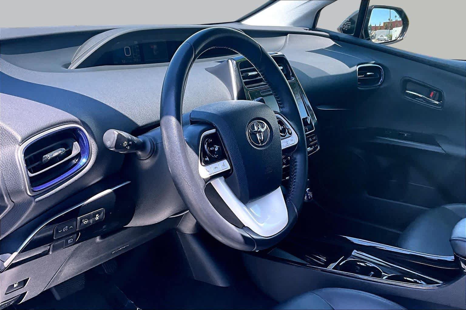 Used 2017 Toyota Prius Three Touring FWD image 17