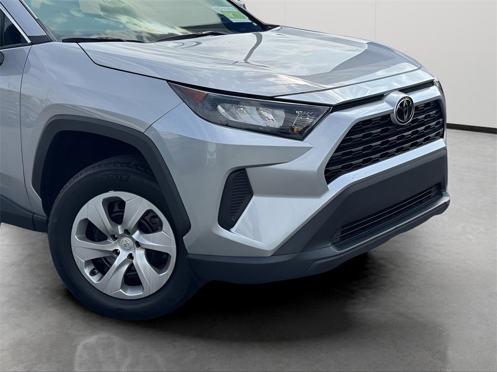 Used 2022 Toyota RAV4 LE image 2