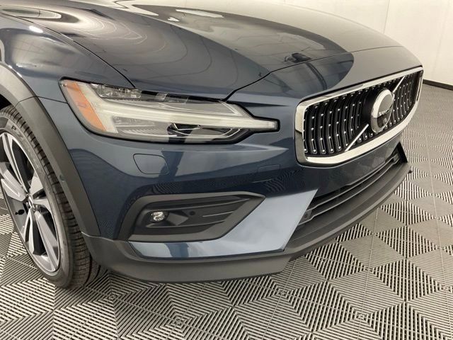 New 2026 Volvo V60 B5 Cross Country Plus w/ Protection Package Premier image 10